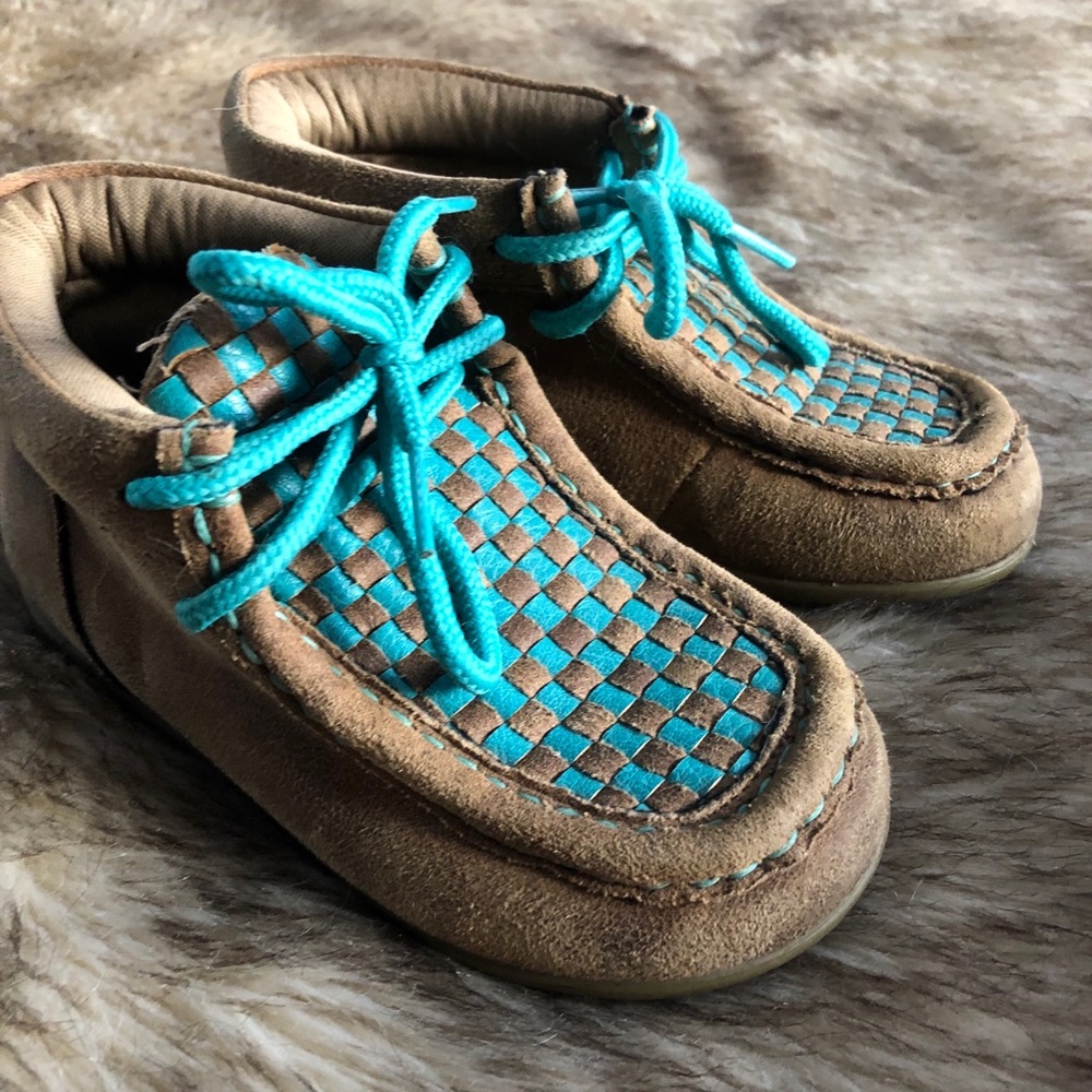 Girls Blazin Roxx driving Mocs